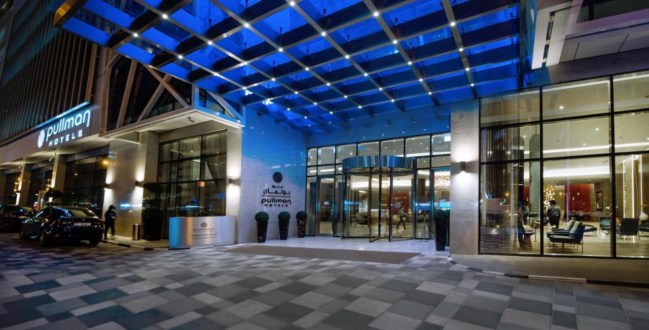 Pullman Sharjah Hotel Exterior photo Entrance of the hotel