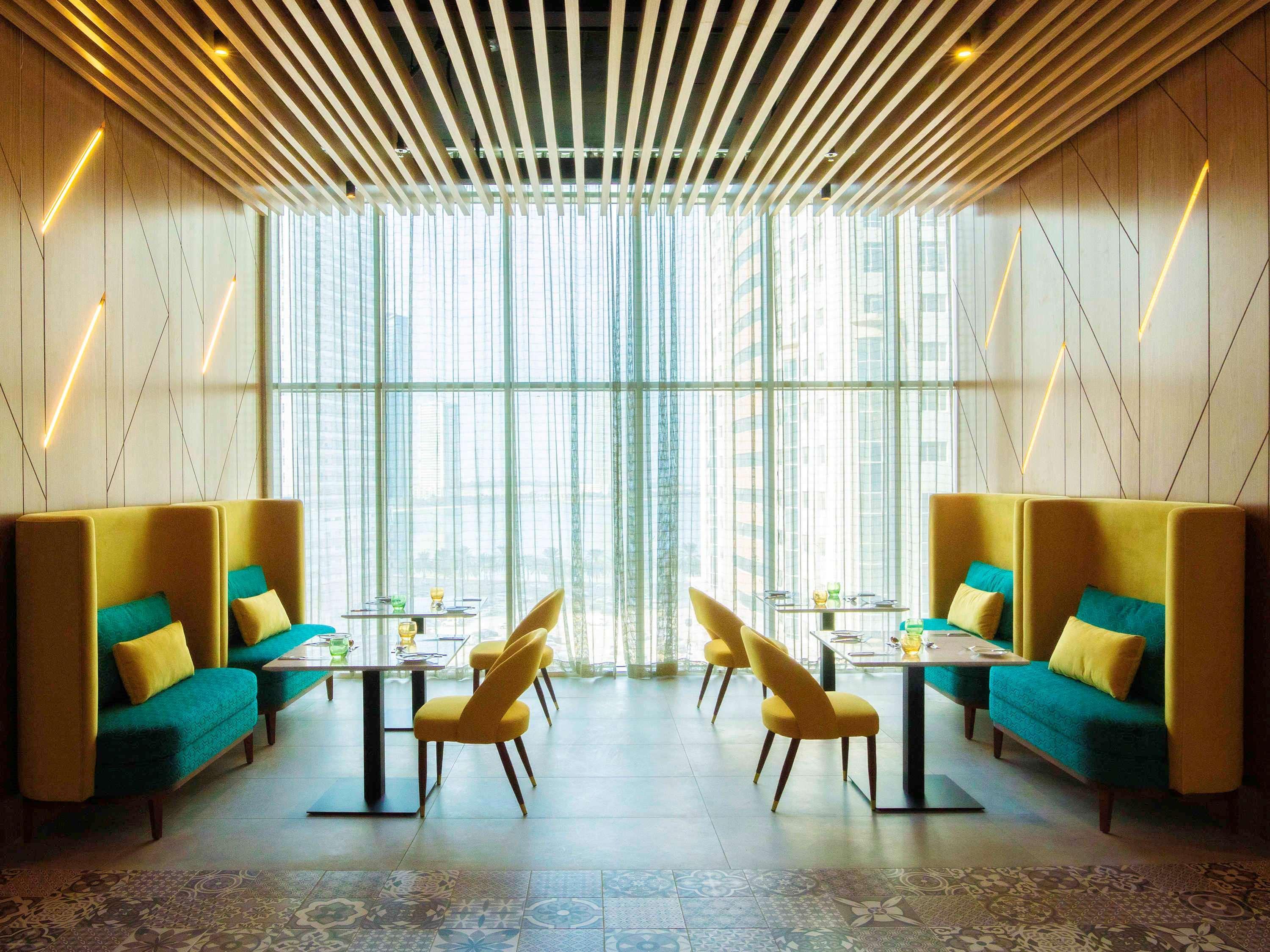 Pullman Sharjah Hotel Exterior photo The interior of the lounge